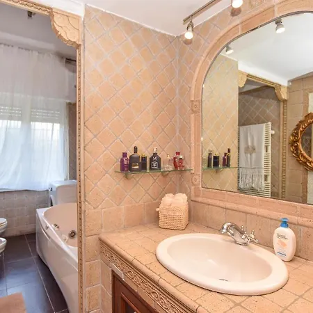 2 Bedroom Lovely In * Anzio