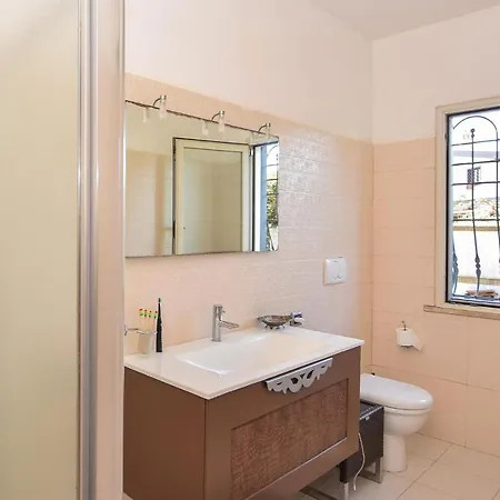 2 Bedroom Lovely In * Anzio